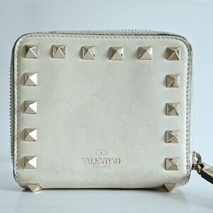 Authentic VALENTINO‎ Garavani Cream Rockstud Bifold Wallet Clutch Leather